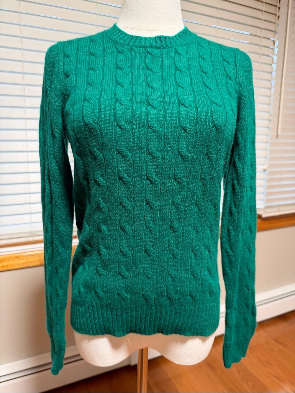 Brooks Brothers Classic Cable-Knit 100% Cashmere Crewneck Sweater: Emerald Green